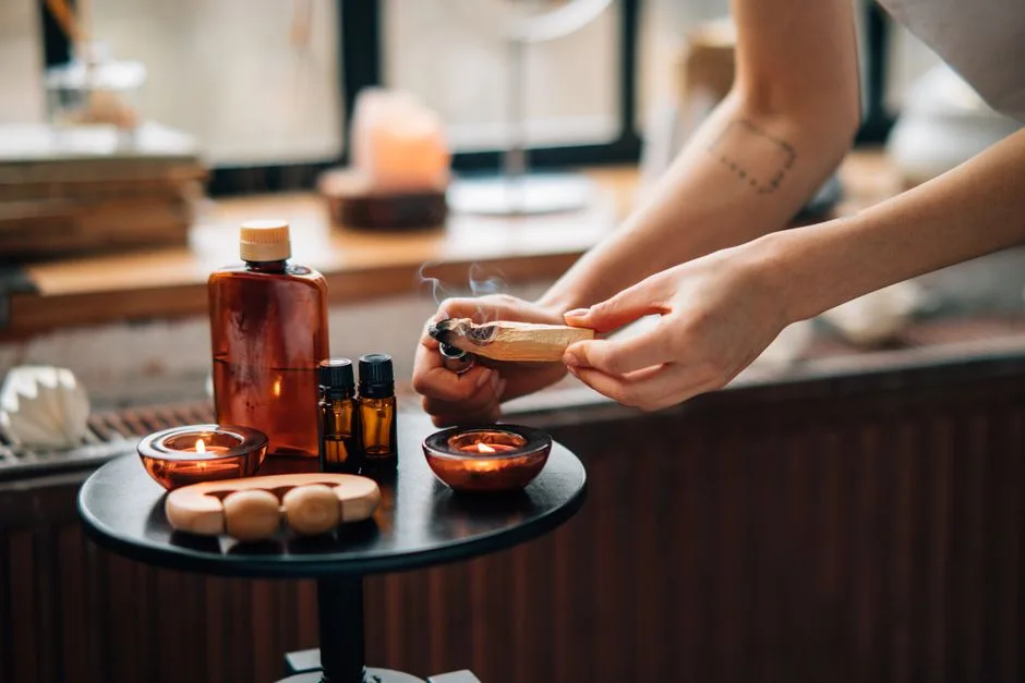 7 Naturalnych Olejków Eterycznych i Kadzideł do Domu - Zapachy Wspierające Uważność i Relaks