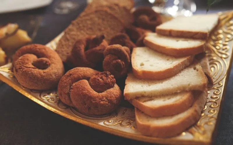 Jak Zrobić Domowy Chleb na Zakwasie w Duchu Slow Life: Przewodnik Uważnego Pieczenia Krok po Kroku