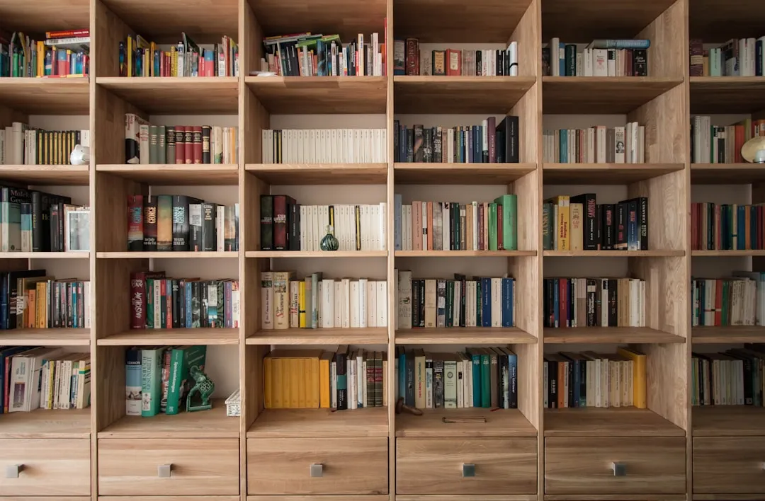 Jak Stworzyć Domową Biblioteczkę w Stylu Slow: 10 Zasad Uważnego Czytania i Relaksu