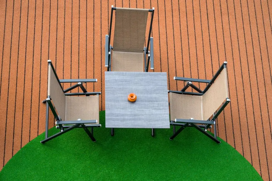 Sztuczna trawa na balkon - montaż krok po kroku bez błędów
