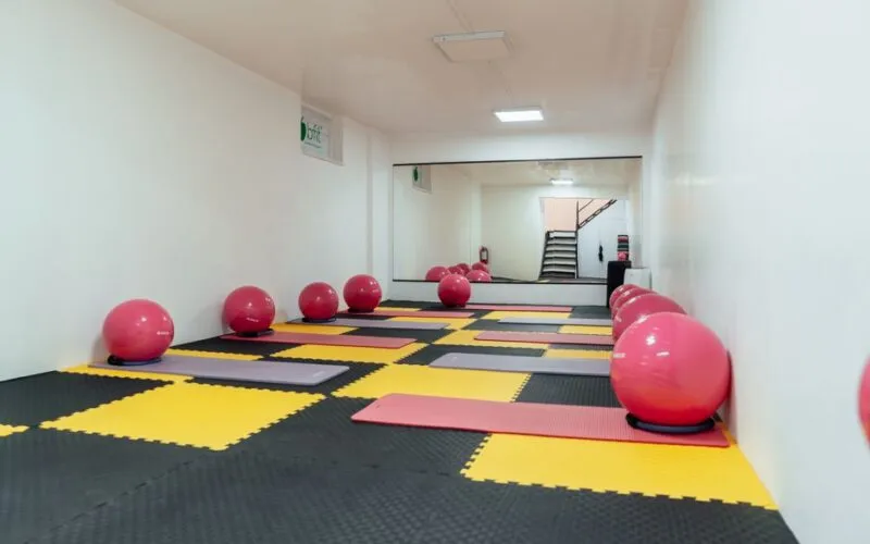 Jak Urządzić Domową Przestrzeń do Jogi i Medytacji w Stylu Slow Life