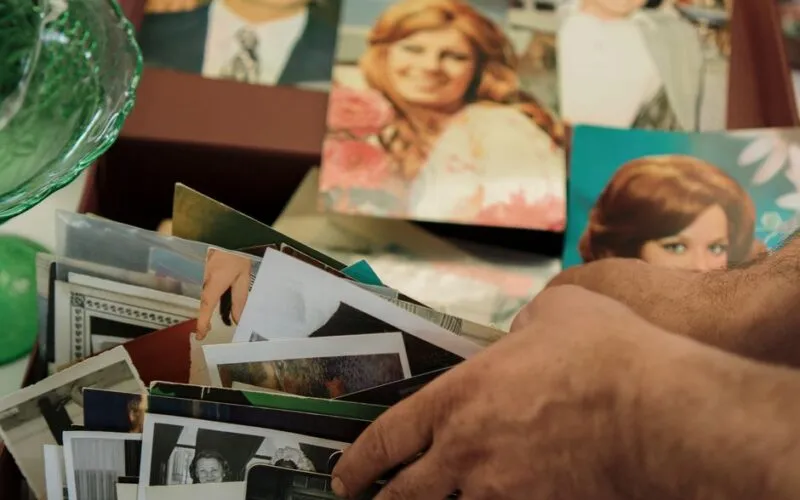 Jak stworzyć domową galerię z czarno-białych fotografii? 10 inspiracji na ścianę pełną wspomnień