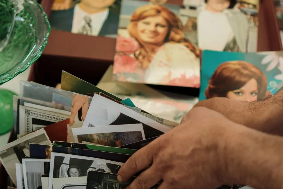 Jak stworzyć domową galerię z czarno-białych fotografii? 10 inspiracji na ścianę pełną wspomnień