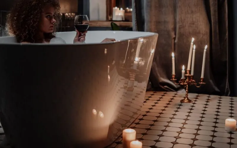 Domowe SPA w 7 Krokach: Rytuały i Dekoracje do Łazienki