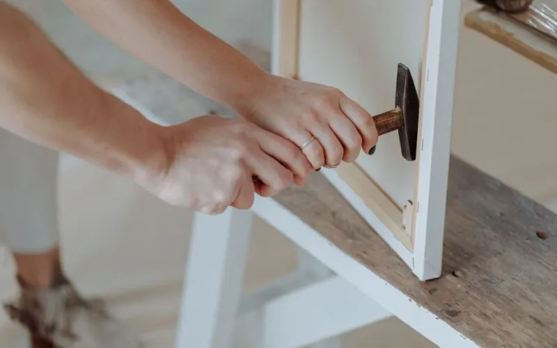Jak zrobić własnoręcznie ramę do lustra z listew? 5 prostych projektów DIY