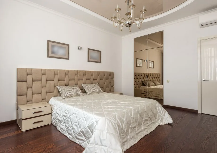 Sypialnia w stylu glamour - 10 luksusowych dodatków, które odmienią wnętrze bez remontu